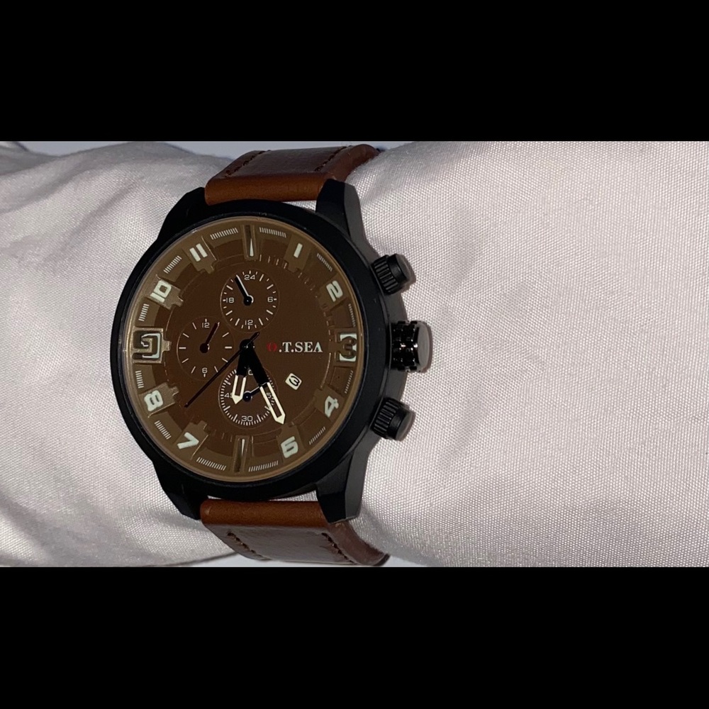 Men’s Leather Quartz Wristwatch